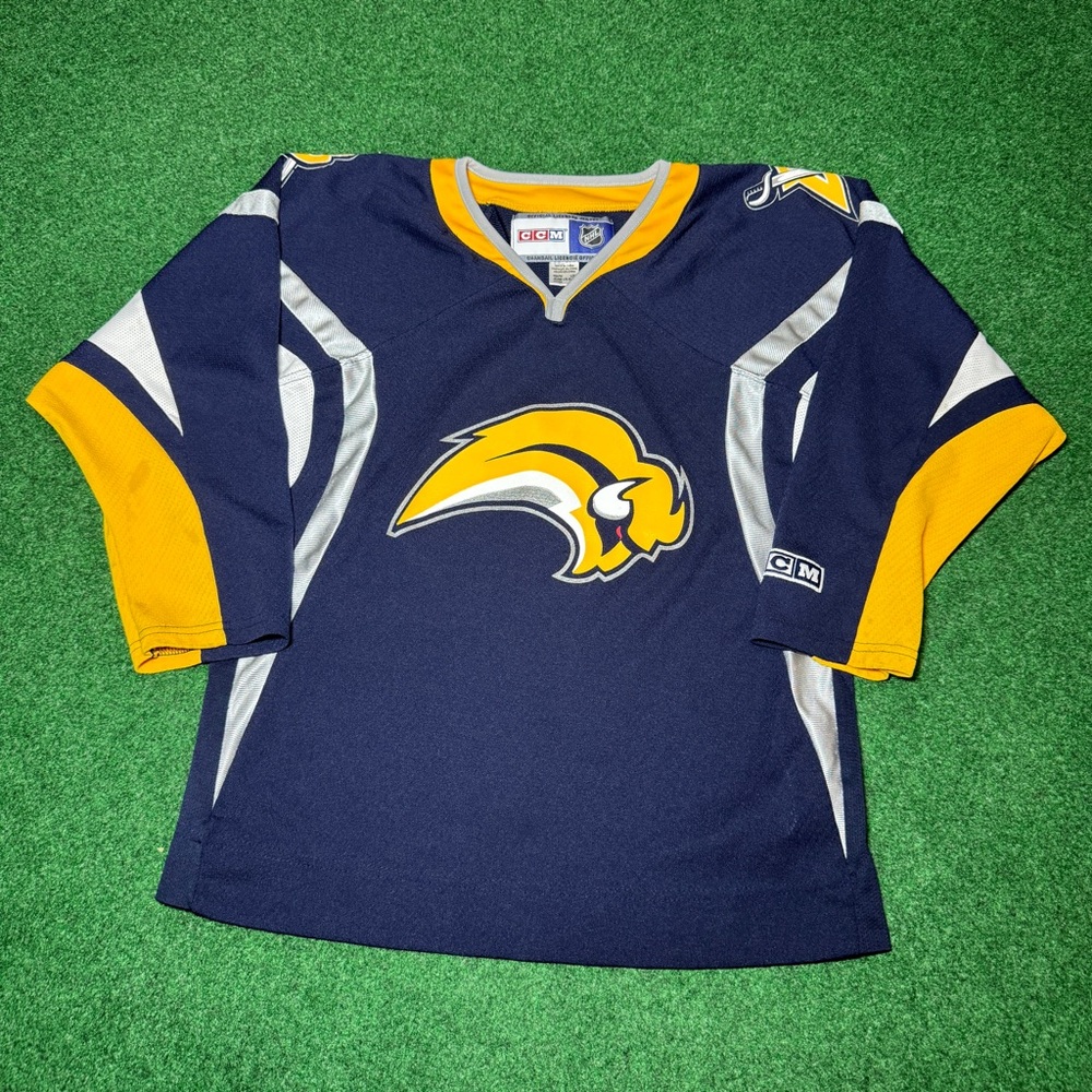 Buffalo Sabres CCM NHL Hockey Youth Kids L/XL Large XL Blue Jersey 18x25